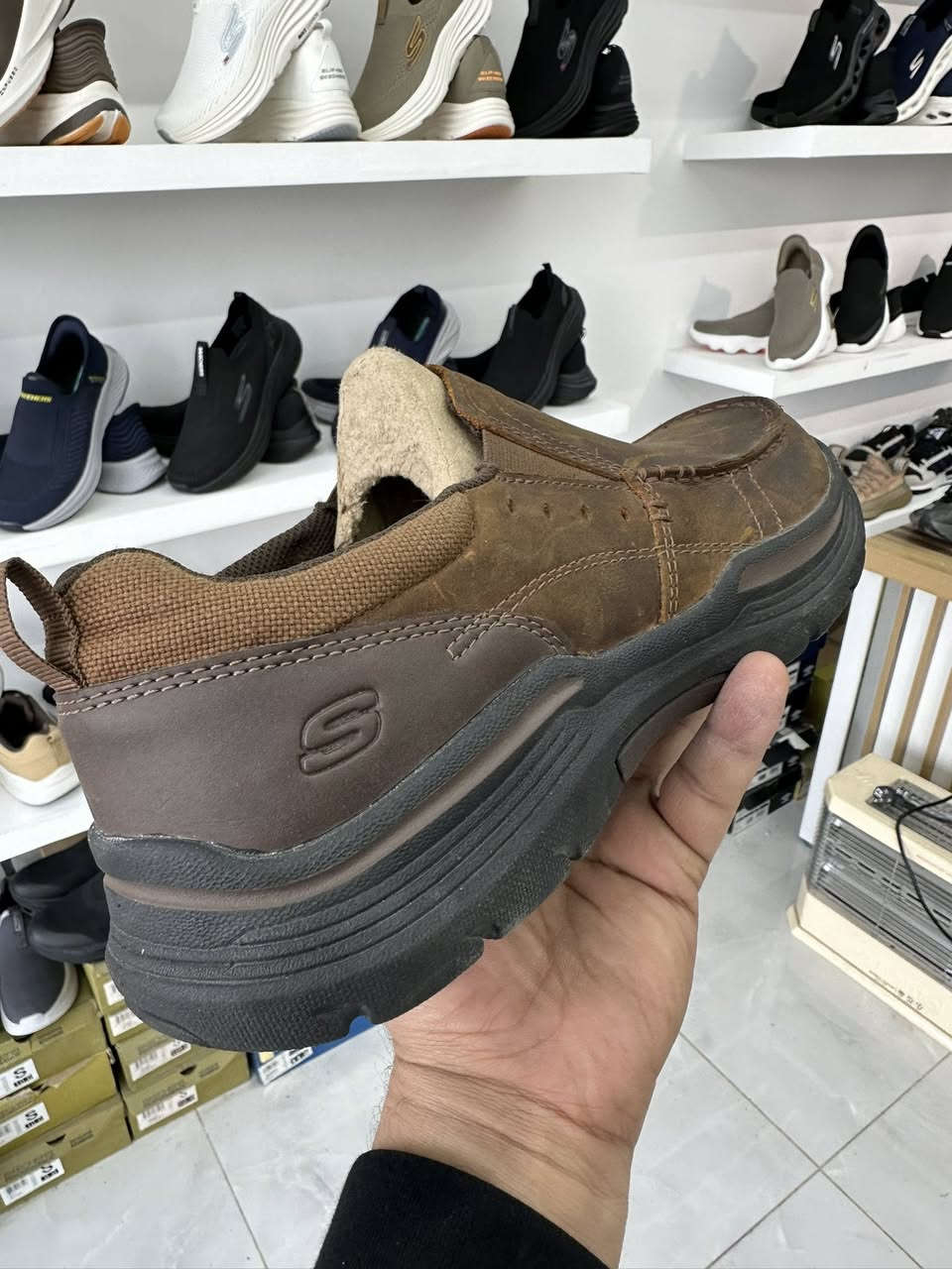 سكجرز وكالة اصلي 
شرط الفحص والضمان 
جديد غير مستخدم 
قياس 43 
طول القدم 28 cm 
توصيل جميع المحافظات


**إذا كنت صاحب هذا الإعلان وتريد حذفه لأي سبب، رجاءا أرسل رسالة إلى الدعم الفني**