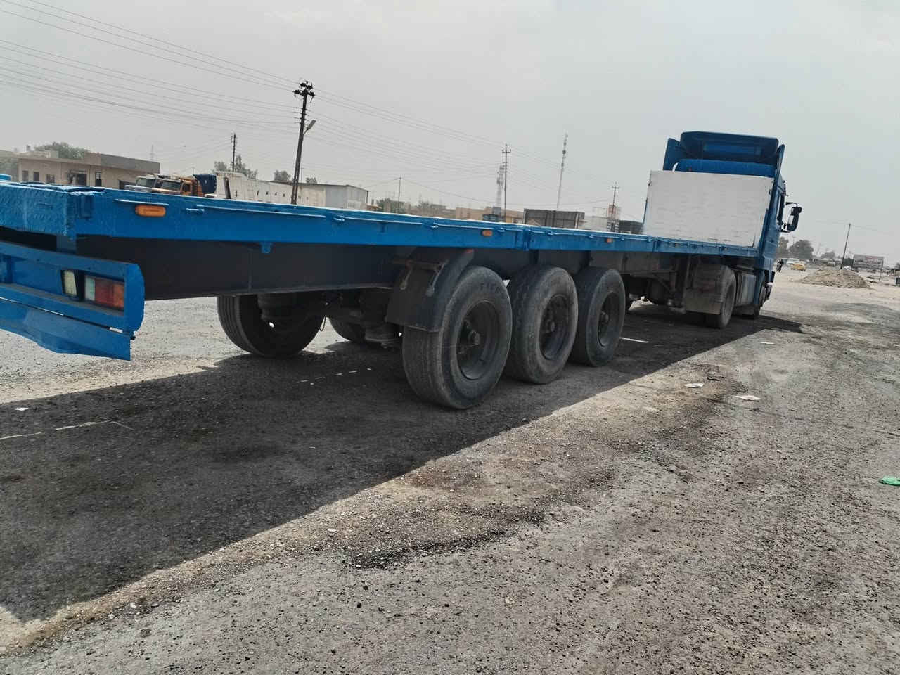 للبيع عربانه اوربيه ثلاث محاور دنكير مربع جوبلس برميل وركتين طول ١٣ و٦٠ بيه فطر زغير ومصلح منظومه بريك وهواء كله جديد وسعرها ٢٨ ورقه واي استفسار *********** مكانها بغداد سياحي.
