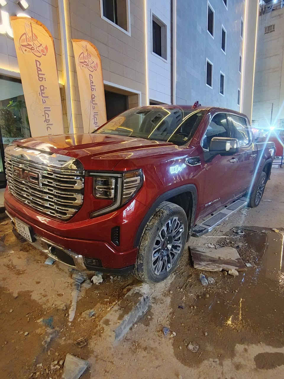 جمسي سيرا موديل2023امريكي حادث جاملغ خلفي باب خلفيه جديده كولش ماشيه19 محرك8سلندر5.3بودي قصير باب جبير سياره موصفات واحد علا واحد بالوراما كوشنات كهربا كوشن خزن كوشن هيتر تبريد داتا شو رادار 360درجه كمرات مرايه شفط تحديد مسار السياره فول فول رقم سليمانيه  مكان كربلاء شارع ميثم التمار مجال***********
مراوس جمسي دنلي اسود موديل 2023
