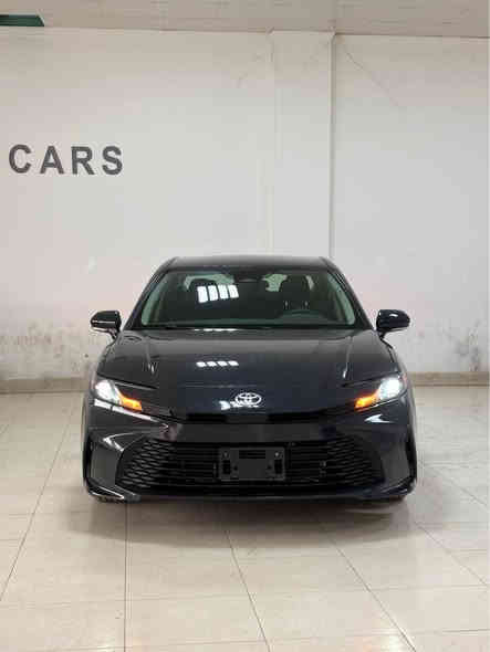 Toyota Camry  | تویوتا کامری
.
مودێل: 2025
.
رەنگ: سمنتی
.
مواصفات: LE + HEV  
.
محرك: 2.5L + Hybrid 
.
مایل 15000 mile
.
سیارە هەیکەل بێ سبغە ✅
بەس هەردوو دعامی سبغن
ئیرباگ سیستەم
.
رقم شاصی:
(4T1DAACKXSU117383)
.
سعر: 235$ و مجال.
.
(***********)    کورەک + واتساب.
.
زاخو - معرض ( مهندکارس) زاخو
