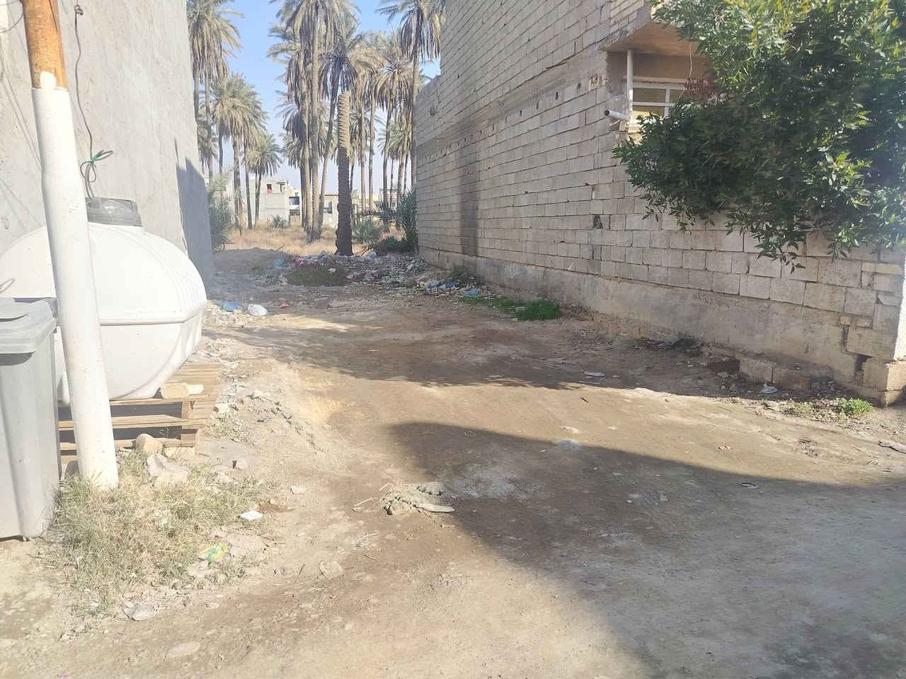 سلام عليكم ارض لبيع سند ٢٥  ١٠٠و٨وجه ٦بفرع المحلات الجدد***********
