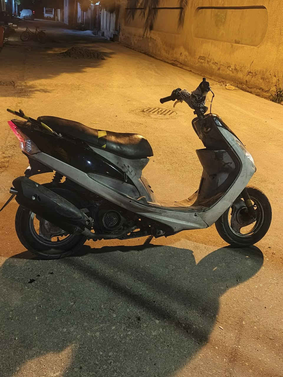 سلام عليكم دراجه ماكس منغولي للبيع او مراوس بعدله 
كهربايات كامله
كفرات ختم واحد ويا المكينه
كفرات كامله
بوشه 49
الدراجه كلها بلاد
السعر 300 وبيها مجال حك الجيه
المكان ديالئ بعقويه التحرير 
الرقم ***********واتساب
