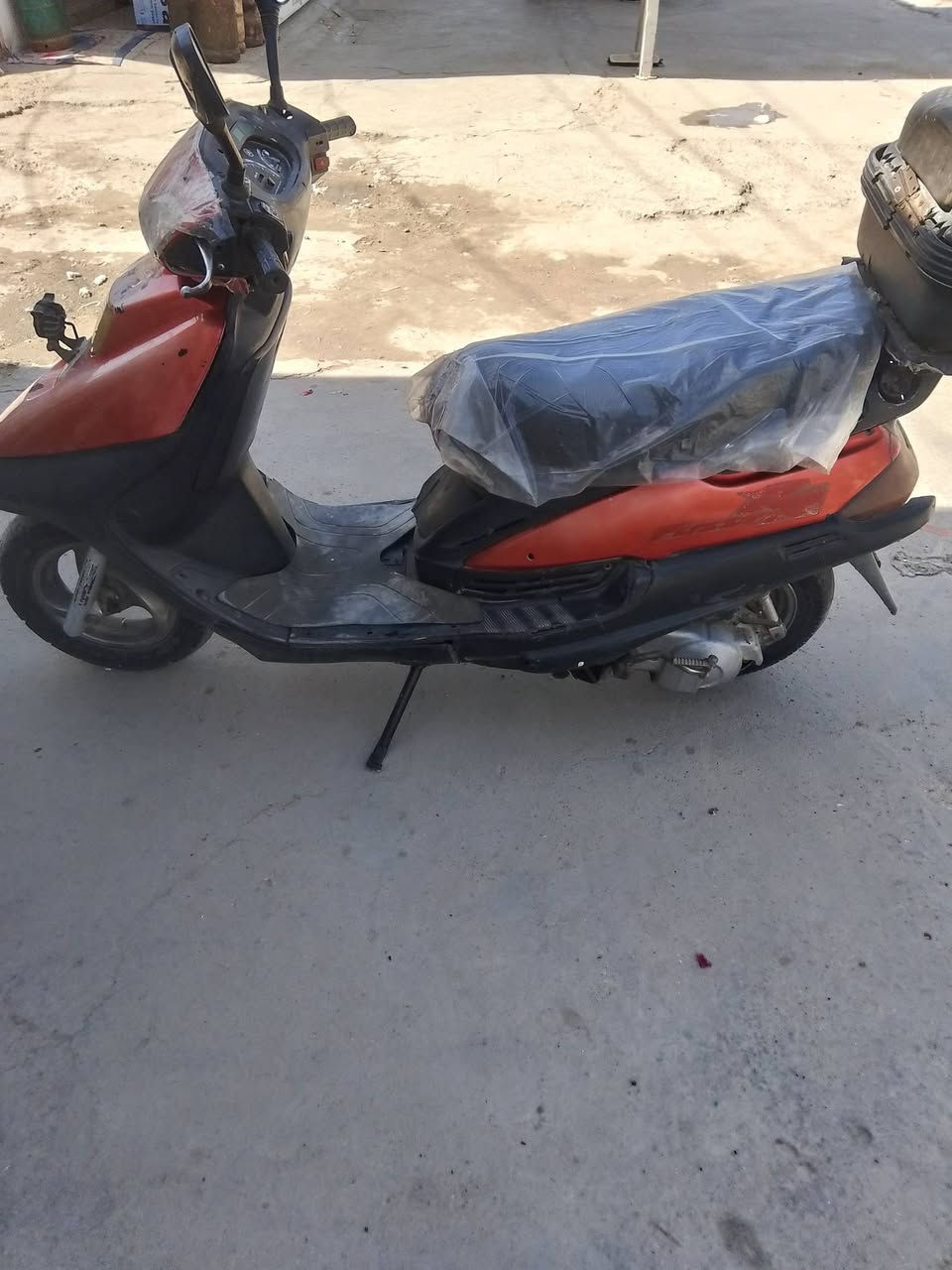 السلام عليكم دراجة فضائي 140 للبيع دراجة حلوة وناعمة نقصها كهربائيات غسلتها وكفن بس لايت يشتغل تايرات نضيفة كفراتها كاملة ونضيفة دراجة شغالة وخير من الله وين متروح بيها روح متوكف بيك معدلها كلش حلو بس اني ابيع (كوم حديد ) حتى لتعبني ولا تعبك بس دراجة شغالة وحلوة السعر 150 قفل ومتلكة هيجي دراجة بهيج سعر وشغالة سعري سعر دراجة 60 مكاني بغداد


**إذا كنت صاحب هذا الإعلان وتريد حذفه لأي سبب، رجاءا أرسل رسالة إلى الدعم الفني**