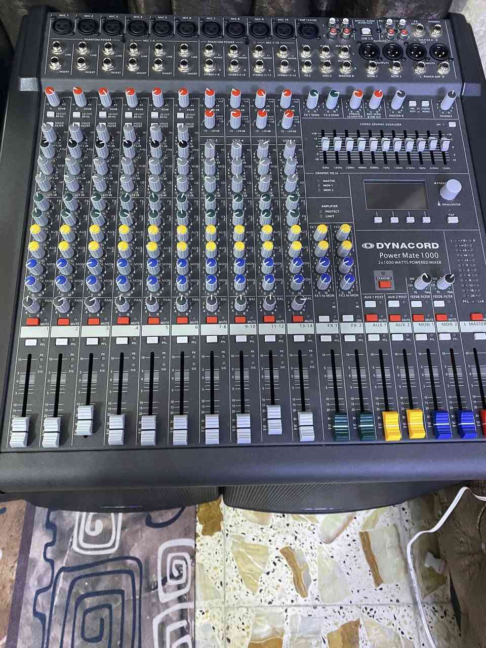 سلام عليكم
اخوان منظومة صوت متكامله 
جهاز  داينكور كوبي امتياز ابو ظمان
سماعات FBT كوبي امتياز سبيكر وليس كهربائي 
رافع قدرة الرياض 
باور يوماها كوبي 7000واط 
ستاندات وايرات كاملات 
الله شاهد الغراض جديدات بمعنا الكلمة ماخذهم بمحرم الفات من معرض حيدر البياتي ومامشتغلات هواي الله شاهد مجالس قليله ينحسبن عل أصابع الله شاهد 
عنوان بغدادمدينة الصدر الجوادر قطاع 71
سعرهم 2مليون
للتواصل ***********
