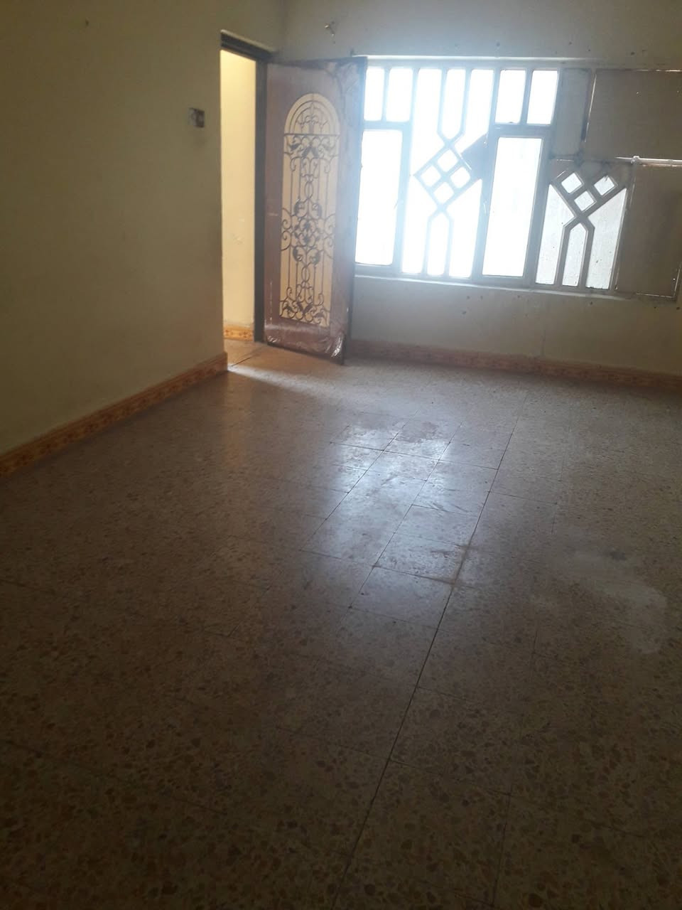 بيت للايجار مساحه 200 مكانه دور الشرطه على شارع 30 للإستفسار *********** بي واتساب
