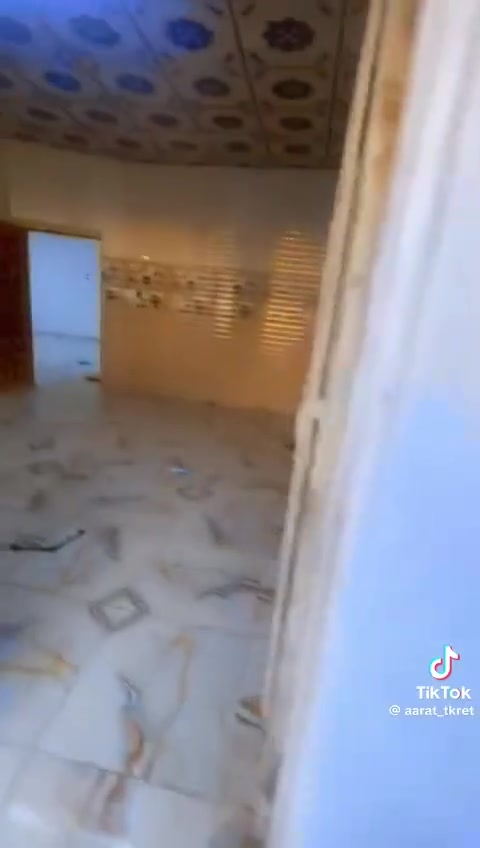 دار للبيع مساحته 200 الديوم منطقة 3000
واجهه 10 نزال 20 
غرفتين نوم مع صاله كبيره غرفة خطار مطبخ كراج سياره
للاستفسار *********** أو مراسله ع ماسنجر
