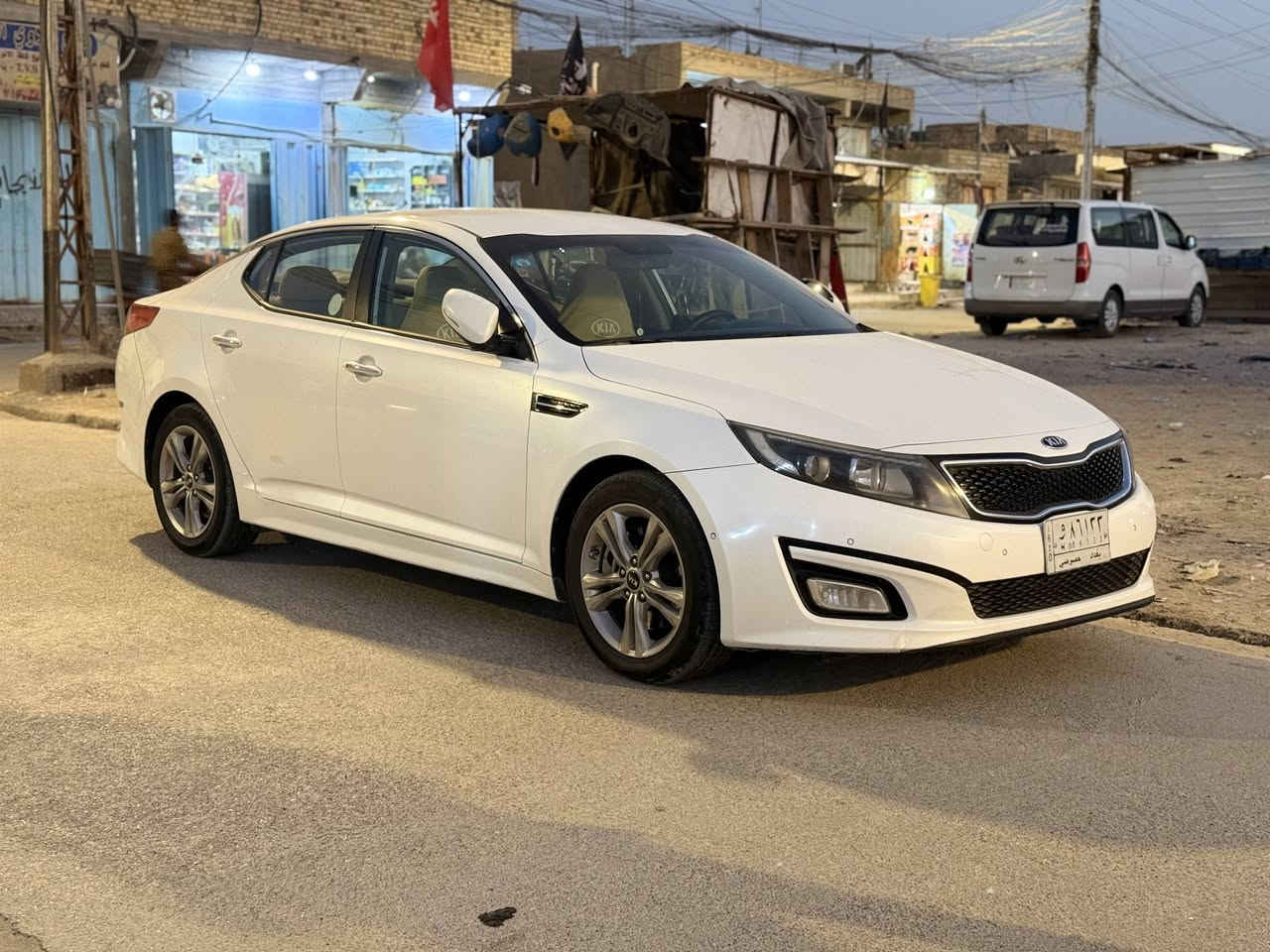 السلام عليكم ورحمة الله وبركاته
موديل ٢٠١٤ شكل ٢٠١٤
مواصفات الشركة الدولية فول قمارة حديد 
بصمة تشغيل بصمة ابواب استرين كهربائي 
حساس امامي خلفي 
لد امامي خلفي 
مكينة ٢٤٠٠
سيارة جاهزة رقم بغداد بأسمي 
بيها باب السائق مبدل 
وأماكن بارد 
سعرها ١٣٠ وبيها مجال 
***********
مكانها ذي قار قضاء الفجر
