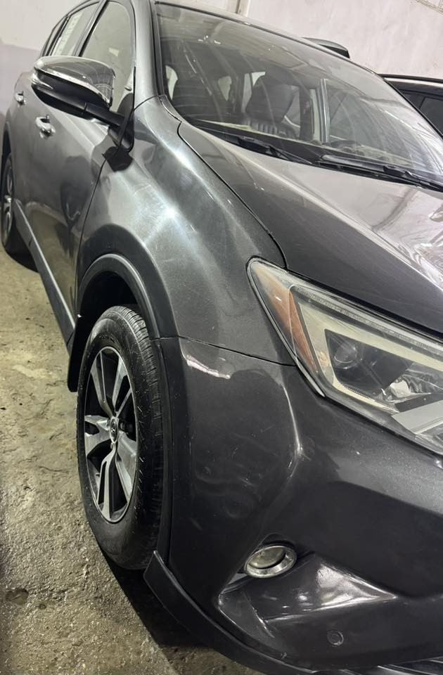 سلام عليكم اخوان رف 4 موديل 2018 سياره جاهزه من كللشي محرك كير تبريد حداديه كله جاهزه مواصفات xle جنطه كهرباء وبصمه تشغيل وفتحه سقف رقم بغداد انكليزي تحويل ثاني يوم السياره بيه صبغ 5 قطع حادثه بنيد وجاملغ وهنا صار بيه بابين صبغ اثر شخط السعر 130 ورقه مكاني ديالى بعقوبه *********** الشراي يتصل
