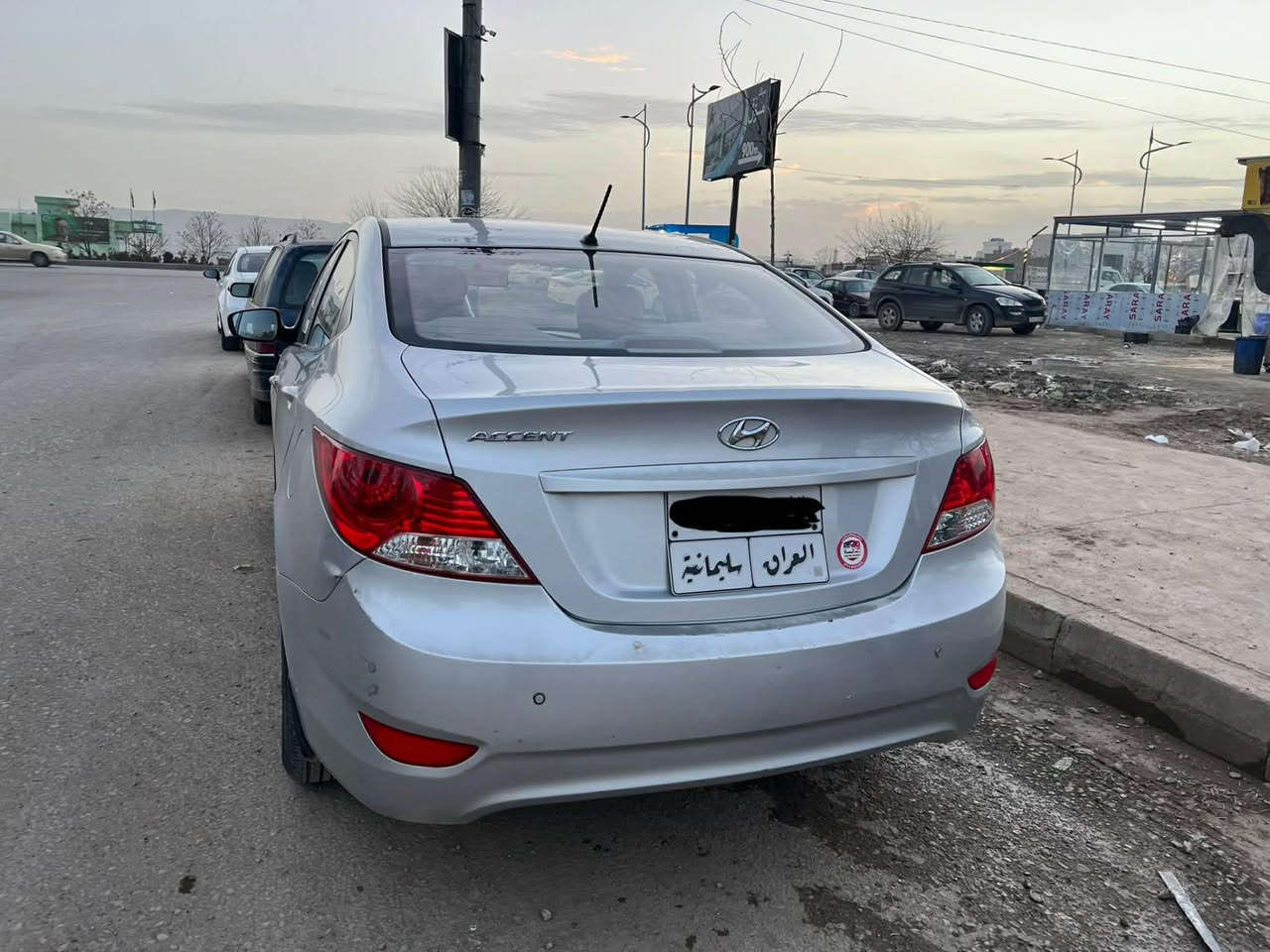 هۆندای ئەکسنت ٢٠١٧  خەلیجی فول مواسەفات بەس سڵایت نیە ABS ناو زەرد ئاوێنە کارەبای و ئیشارات  بێ بۆیاغە تۆزێ ساردی هەیە پاتری و ڕۆن تایەی تازەیە بێ مەسرەف تا بڵێ پاکە سعری ١١٥ گەڵاو مەجالێکی کەم گۆڕینەوەش ئەکەم لەسەر دڵ گرتن 
ژ.م *********** السليمانية, العراق
