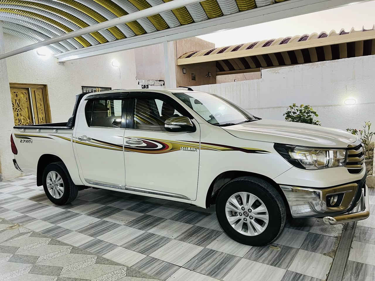 تويوتا هايلوكس 2016 ساس كفاله عامه
تحويل مباشر السياره اخت الزيرو 
ترهم مراوس هايلوكس فقط
جاهزه من تخم تاير  +حداديه +تبريد قطعتين+ مكينه +دوشمه كشنات + وارضيه               
رقم بصرة انگليزي 
ماشيه 160 ألف 
المكان الناصريه _ الشطرة 
***********
