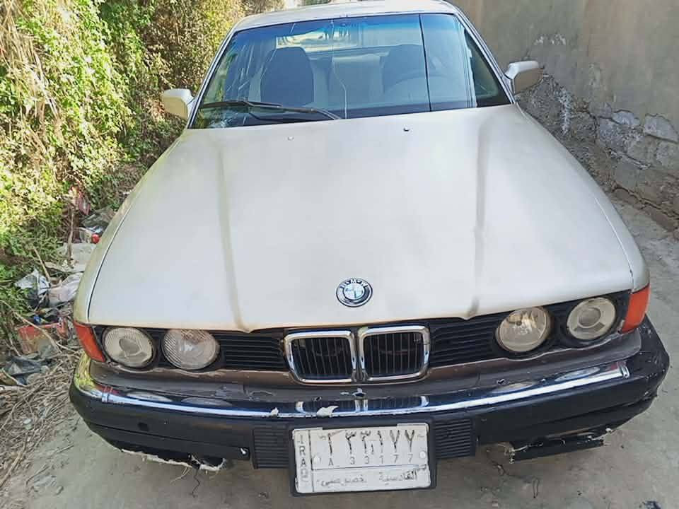 السلام عليكم ورحمه الله وبركاته 
BMW 735كيرومكينه خير من الله 
حداديه الاماميه حلوه معمره والسياره هم معمره رقم قادسية الماني لبيع او مراوس السعر27وبيه مجال مكاني الحله ***********,,***********
