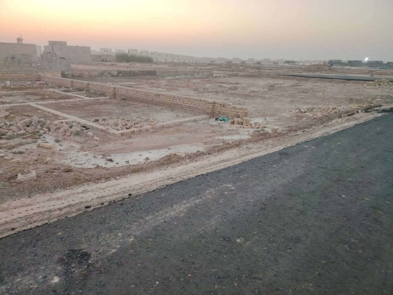 قطع للبيع قريه عباده الثانيه المساحه 700يعني 3قطع ونص خدمات كامله سعر القطعه الوحده 20 وبيهه مجال اي استفسار الاتصال ع رقم ***********
