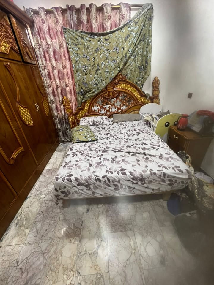 سلام عليكم غرفه كامله تزكام عراقي مع جميع غراضها نظيفه كما موضح العنوان بغداد مدينة الصدر  سعر 600بيه مجال بسيط

***********

