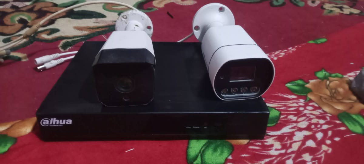 سلام عليكم  شباب عندي ديفيار  مع هارد  مع كامرات ثنين  5ميكه ديفيار دهوه اصلي  رايدهم 50كلهن  بغداد ‏‪***********‬‏
***********
