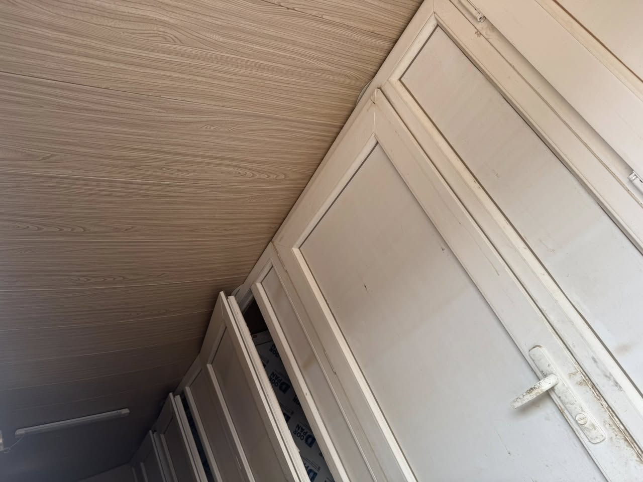 السلام عليكم 
للبيع حاويه صحيات جاهزه ونضيفه

***********
