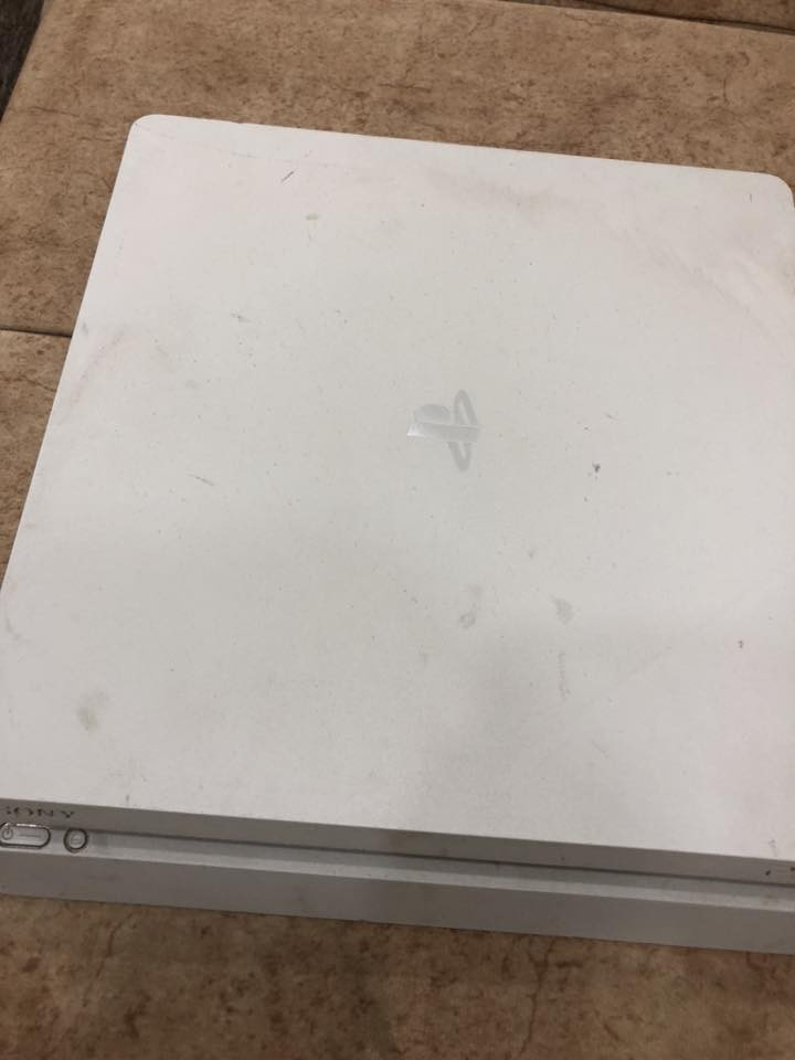 سوني4 سلم اون لاين اصدار 3.2 ويا ثنين جوستك وقرصين العاب (fargry)(call of duty) وثلاث العاب داخلة بيس26 وفيفا26 
كلف ديوتي ثانية نضافتة 99‎%‎ سعرة 250


**إذا كنت صاحب هذا الإعلان وتريد حذفه لأي سبب، رجاءا أرسل رسالة إلى الدعم الفني**