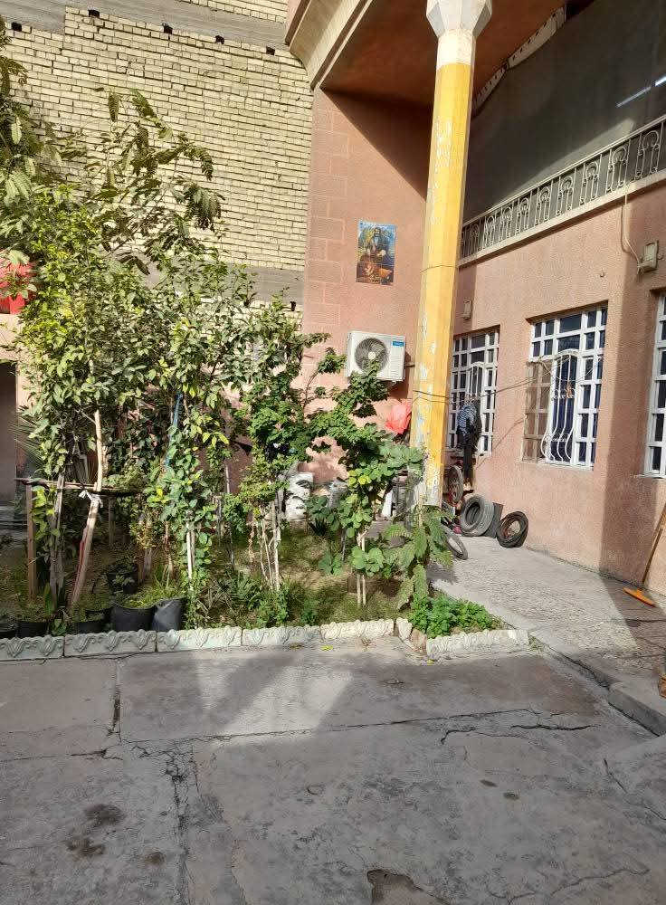 بيت للبيع – البلديات / الضباط
مستعجل على بيعته وبسعر مناسب جدا 
طابو صرف | 300 م الواجه ١٢م والنزال ٢٥م
طابقين + كراج + حديقة داخلية+صحيات
الطابق الأول: استقبال، صالة، مطبخ، غرفتين
الطابق الثاني: 4 غرف
منئور حول البيت

للاستفسار خاص او على الأرقام التالية 
***********
***********
