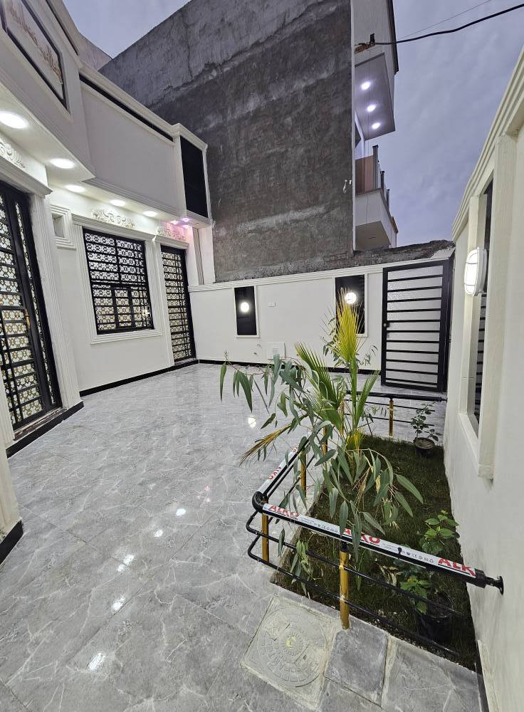 🏡 دار حديث للبيع – فرصة مميزة
📍 الموقع: البصرة / أبي الخصيب / محولة الزهيري
🔹 المساحة: 200 متر
🔹 نوع الملكية: طابو زراعي عراقي
🔹 البناء: حديث وجاهز للسكن
✨ تفاصيل الدار:
• غرفتين نوم
• صالتين
• مطبخ
• ديوانية
• صحيات
• كراج
• حديقة
🌟 موقع هادئ وقريب من الخدمات
📞 للاستفسار: *********** البصرة, العراق
