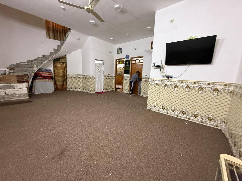 دار زراعي للبيع مساحه ٢٠٠م في منطقة الصخيين شارع المهندس ثاني فرع يبعد عن شارع ٨٠متر مربع الشارع كله نظامي وبيوت طابقين 
بناء درجه اولى طابوق كونكريت وأساس صب 
يتكون من غرفتين٥*٤ وصاله٧*٤ واستقبال ٨*٤ومطبخ حار وبارد وصحيات داخليه وخارجيه وكراج وستاره ارتفاع ٢متر وسطح شتايكر بيت جديد ونضيف واجهه ملبوخه وجاهزه 
الخدمات ماء وكهرباء ومجاري وشارع١٠م
 السعر ١٣٥  قابل للتفاوض 
للأستفسار ***********
