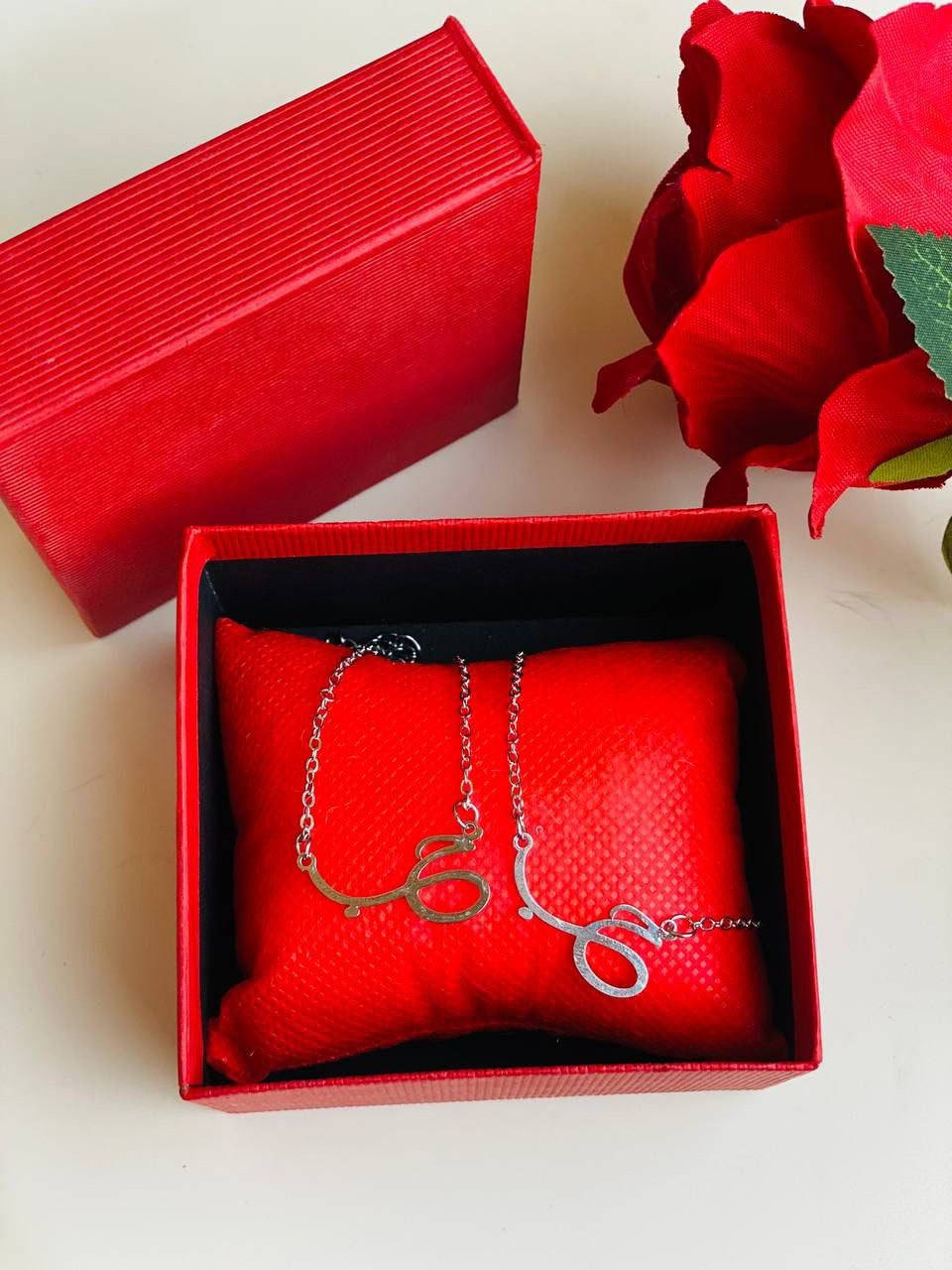 🧡 سيت الحب متكون من قلادة وسوار 🧡

🌟كوالتي ممتاز أصلي ✔️
🌟طلاء ثابت بجودة عالية 💯
🌟غير قابل للصدأ ✔️ 
🌟مصمم بلمسة جاذبية 😍 
🌟تألقي بسحر جاذبية التصميم المميز 💕
🌟متوفر باللون الذهبي والأحمر والفضي ♥️💛🩶 
🌟هدية نازكة ☺️🎁

سعر السيت مع العلبة١٢ الاف وبدون علبة ١٠ الاف 💕
🚘يوجد خدمة توصيل لجميع محافظات العراق ٤ الاف


**إذا كنت صاحب هذا الإعلان وتريد حذفه لأي سبب، رجاءا أرسل رسالة إلى الدعم الفني**