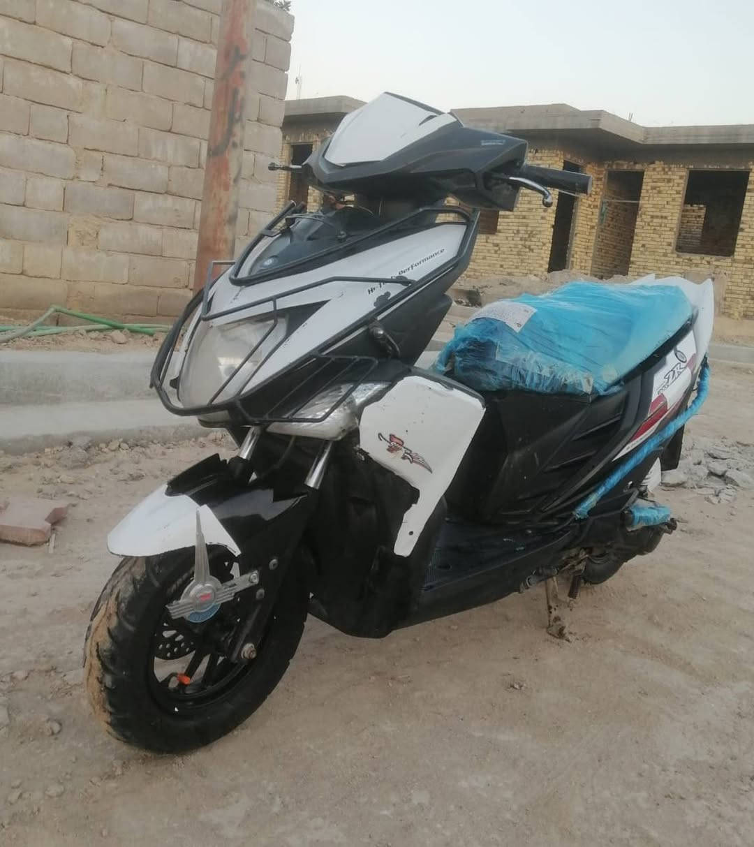 دراجة ZR 2019
للبيع فقط بدون مراوس 
الدراجه كامله نظيفه 
السعر 750 وبيها مجال 
مكاتبه. 
للتواصل وتساب .
 ***********
