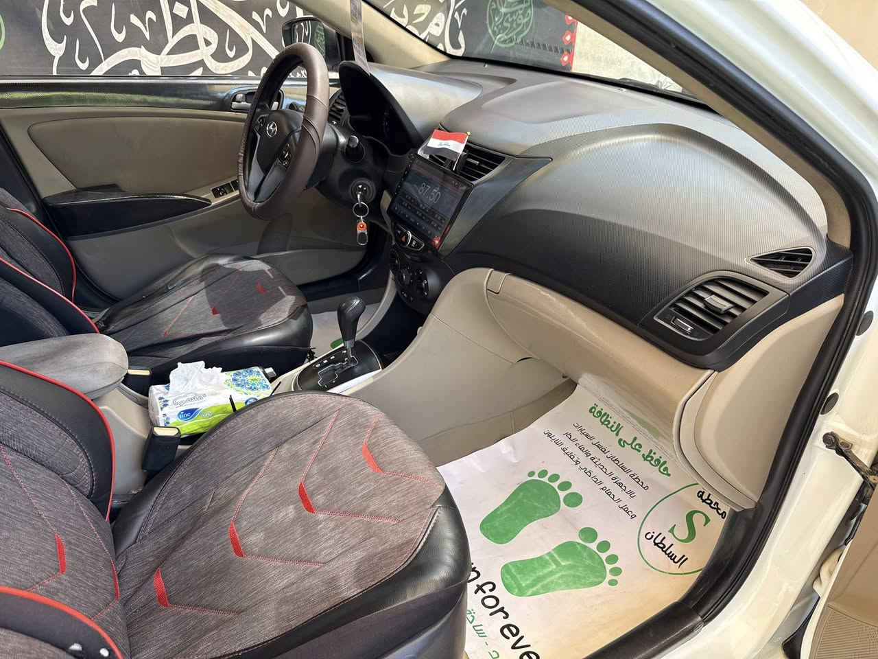 اكسنت
٢٠١٦ خليجي بسمي ماشيه ٩٧ 
سياره جديده وجاهزه بيها صبغ دوسه جزء جوه لباب  وبيها بارد سياره تفيد جناي سعر ١٠٣ شراي يتصل ***********
