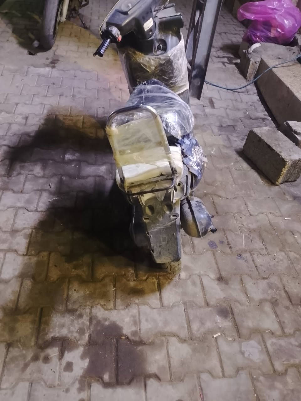 سلام عليكم ورحمه الله وبركاته دراجه ياماها للبيع مابيه اي عيب شغاله كامل كهربائيات  كامله شغاله عوزه باتري قطره لحيم مابي 
#السعر 100 وبيه مجال حك الجيه 
***********
