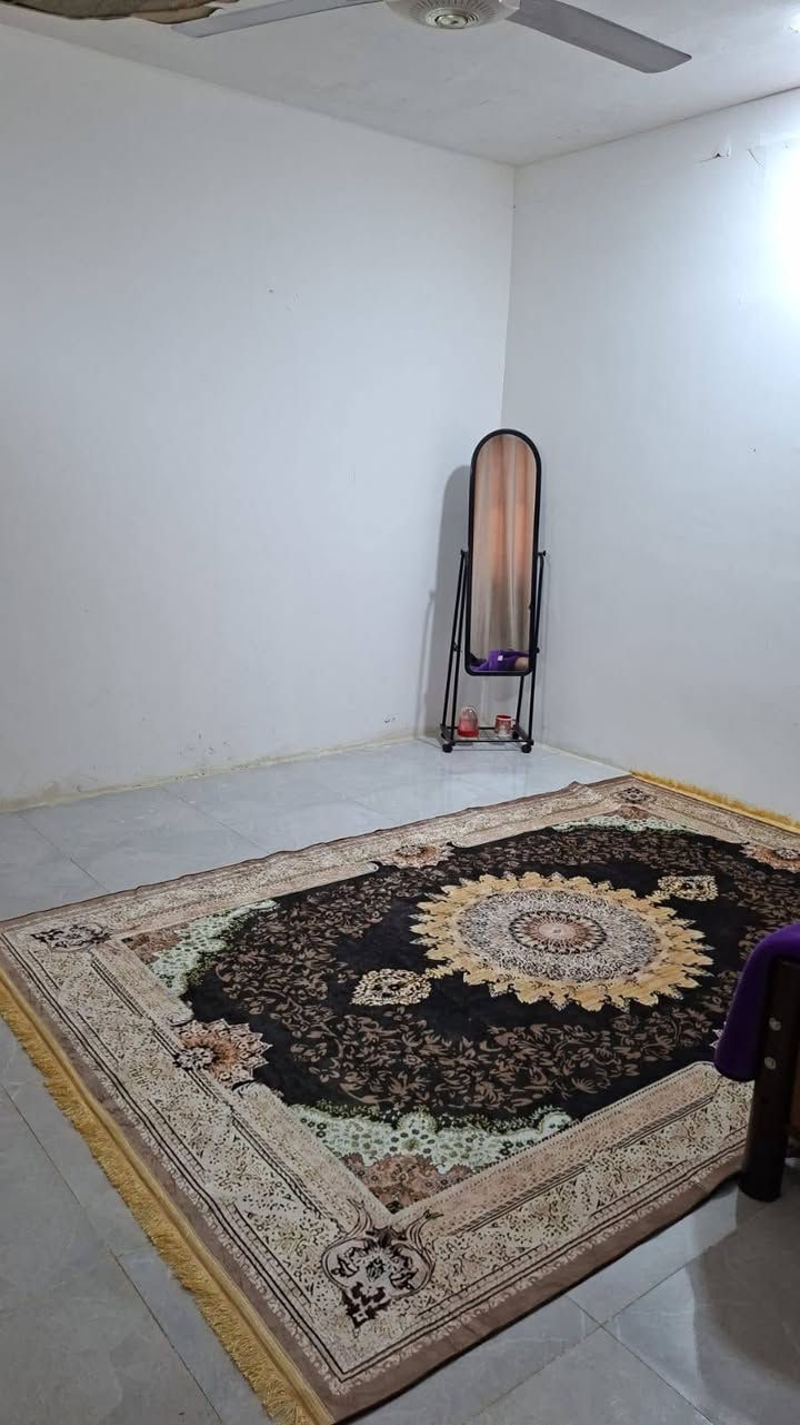 السلام عليكم بيت 100متر5في 20بيت قاطين كامل بناء جديد وكامل في منطقة حي البساتين حي السلام من جهة القناة شارع ابو رحاب المختار ملاحظه منطقة كاملة كافة الخدمات والفرع مبلط ملاحظه أبيع نقد مابيع اقصاد ***********بي واتساب
