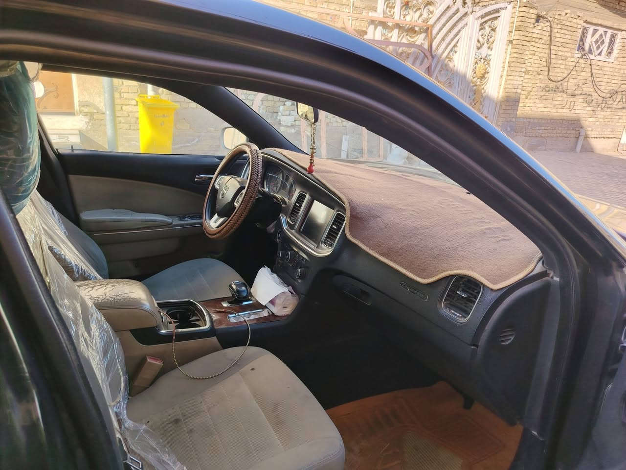 السلام عليكم كل عام وانتم بخير وصحة وسلامه نشالله عندي جارجر موديل 2014خصوصي اسود  سياره جاهزه رقم بغداد نكليزي بسمي تخم تاير حداديه كير مكينه 3600 شاشه جبيره كير طياره حادثه بنيد مرجعينه نفسيته وبيه شويه شخوط وكل هاي التفاصيل *********** سعره 155
