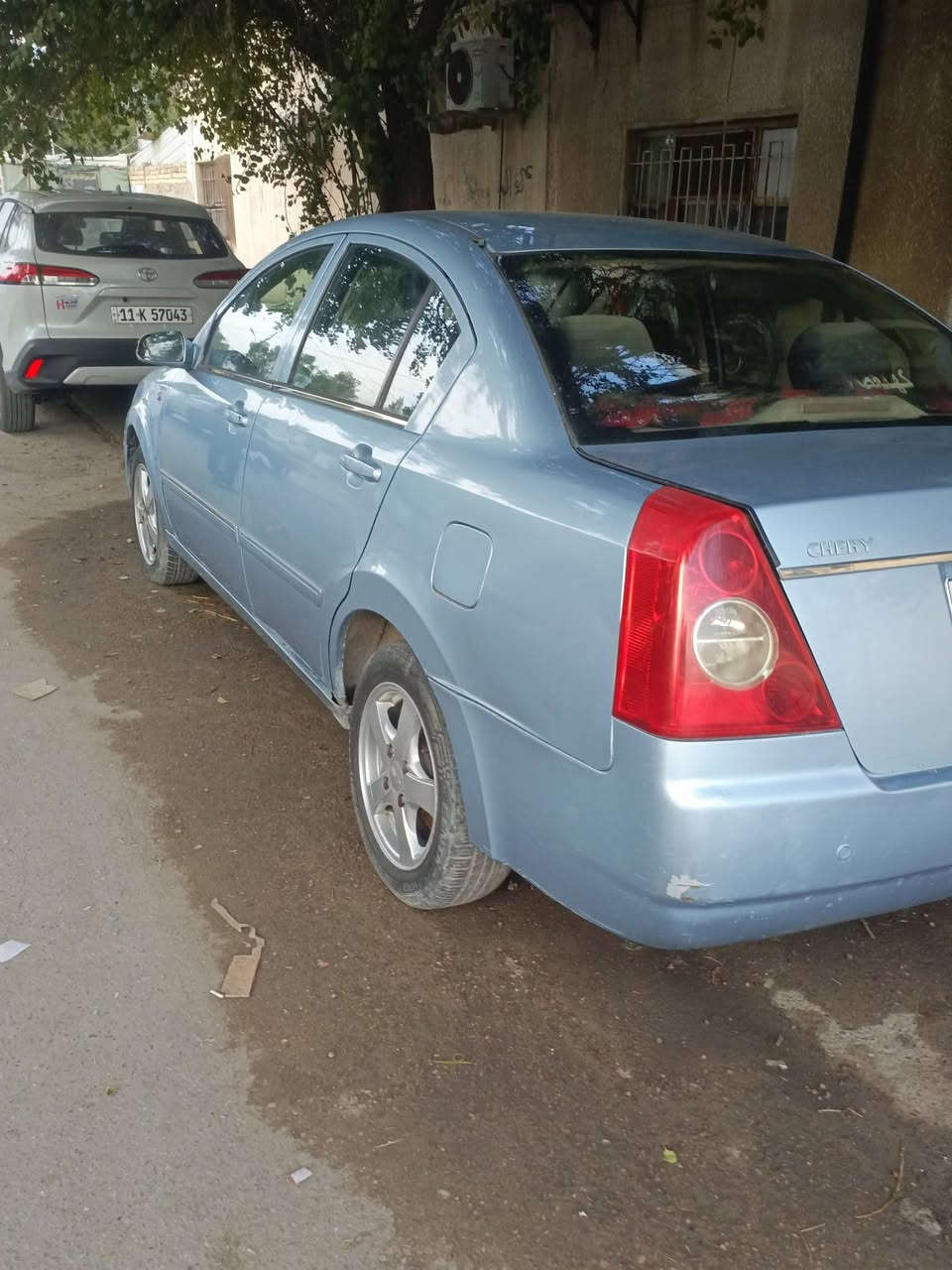 السلام عليكم وجمعه مباركه للجميع من رخصة مسؤول الكروب المحترم//شيري٢٠٠٩محرك وكير اوتوماتيك خيرمن الله وعالفحص ملاحظه من تكبس للمحرك تطلع دخانه سوده وبيضه بس ماعرف نوزل او صوج الدهن بس السيارة صافية مصبوغه جماليه بيه شخوط وكشره كلش حلو والصور كدامكم تبريد كهرباىيات كله شغاله  بغداد باسمي الهزه جديده تايرات اخو الجديد  السعر ٣٧وبيه مجال ***********
