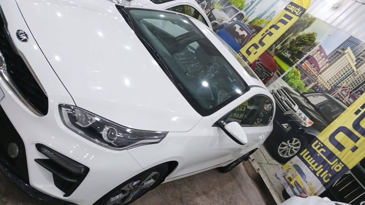 السلام عليكم 
كيا سيراتو خليجيه شركه الدوله 2020 ،ماشيه 43 كيلو مكفوله عام ماعدا مكانين بارد اقل الشبر ،مواصفات محرك 1600 دوش فتحه قماره تبريد قطعتين امامي خلفي كامره حساسات شاشه خمسه ويل كب اشاره مري ومري شفط دبل ايرباك غرفه ملونه سيارة جدا نظيفه وجديده كير محرك تبريد صدر مكفول رقم بغداد هزه وسنويه ورقم جديد بأسمي ،
السعر 157 
العنوان/بغداد ،الاعظميه قرب ساحه عنتر 
الهاتف/***********
