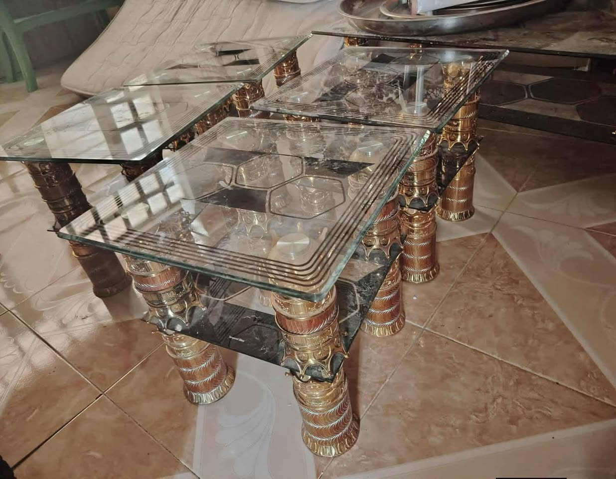 للبيع
طبلات كبيره وابعه صغار سعر ٣٠ 
مبرده وزرقه سعر ١٥٠ 
مبرده ابيض سعر ٢٠٠ 
ميز سعر ٧٠ 
العربانه سعر ٤٠ 
وبيه مجال ع خاص 
فلوجه شارع العام قرب جامع البراء 
*********** للاستفسار
