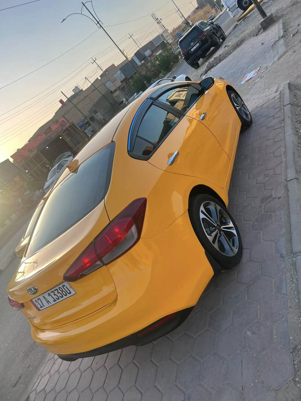 سلام عليكم كيه فورتي موديل 2018 وارد امريكي تبديل جملقين وبنيد والباقي مكفوله كير محرك شرط 2000 دوش سياره جاهزة من كلشي كهربائيات كله شغاله مسجل شاشه چبيره كامره خلفيه بلاد تبريد ثلج حداده جديده كلش تخم تاير جديد ويل كب جديد بلاد دواخل جديده كلش صبغة جديده 
هزه جديده رقم نكليزي بسمي مصفره هيئه وغرامات 
تحويل مباشر سياره احل من صوره السعر 105 
رقم ت ***********
