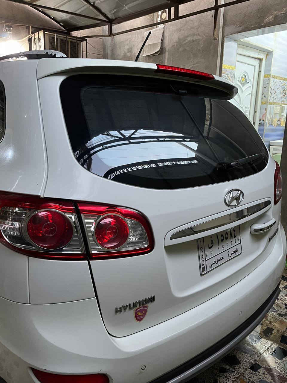 ⸻

🚗 للبيع – هونداي سنتافي 2012 / 7 راكب
📍 البصرة – الزبير
 • وارد خليجي
 • 7 راكب (عائلية)
 • محرك 2400 سي سي – 4 سلندر – دوش
 • العداد 168 ألف كم
 • الحالة جيدة
 • الاستخدام نظيف
بارد شبر وتكحيل فقط 
مبدل مكينه 

 • السعر: 150 ورقة (قابل للتفاوض البسيط)
0772 847 1235:📞
 للتواصل واتساب
