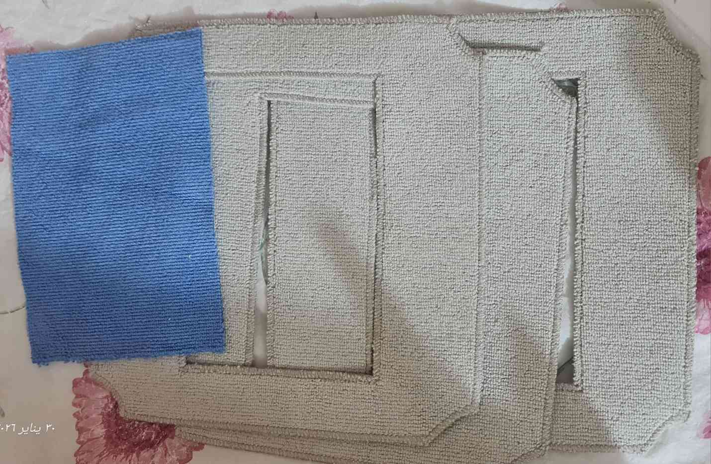 هذا المنتج هو روبوت ذكي لتنظيف النوافذ (Window Cleaning Robot) يعتمد على تقنية Smart AI-5.0. صُمم هذا الجهاز لتقديم تجربة تنظيف آلية فعالة للزجاج والأسطح المسطحة، مما يوفر الوقت والجهد في المهام المنزلية. 
أبرز مواصفات ومميزات المنتج
بناءً على المعلومات المتاحة حول هذا الطراز والأجهزة المشابهة له:
تقنية الرش الذكي: يتميز بزيادة كفاءة الرش بنسبة +20%، مما يضمن تنظيفاً أعمق دون ترك آثار.
قوة شفط عالية: تصل في بعض الموديلات المشابهة إلى 3000 باسكال أو أكثر، مما يضمن ثبات الروبوت بأمان على الزجاج أثناء العمل.
نظام ملاحة ذكي: يستخدم تقنيات متطورة (مثل تقنية AI-5.0) لرسم خريطة للنافذة وضمان تنظيف الزوايا والحواف بدقة.
الأمان: مزود بحساسات لتجنب الاصطدام، وفي كثير من الأحيان يحتوي على بطارية احتياطية (UPS) لضمان بقائه ملتصقاً بالنافذة لمدة تصل إلى 30 دقيقة في حال انقطاع التيار الكهربائي المفاجئ.
التحكم: يمكن تشغيله والتحكم به عادةً عبر جهاز تحكم عن بعد أو تطبيقات الهاتف الذكي. 
معلومات إضافية
الاستخدامات: مثالي لتنظيف النوافذ العالية، والواجهات الزجاجية، ونوافذ الحمام، وحتى الأسطح الرخامية المسطحة.
الضوضاء: يعمل بمستوى ضجيج منخفض نسبياً (أقل من 55 ديسيبل في بعض الموديلات). بغداد, العراق


**إذا كنت صاحب هذا الإعلان وتريد حذفه لأي سبب، رجاءا أرسل رسالة إلى الدعم الفني**