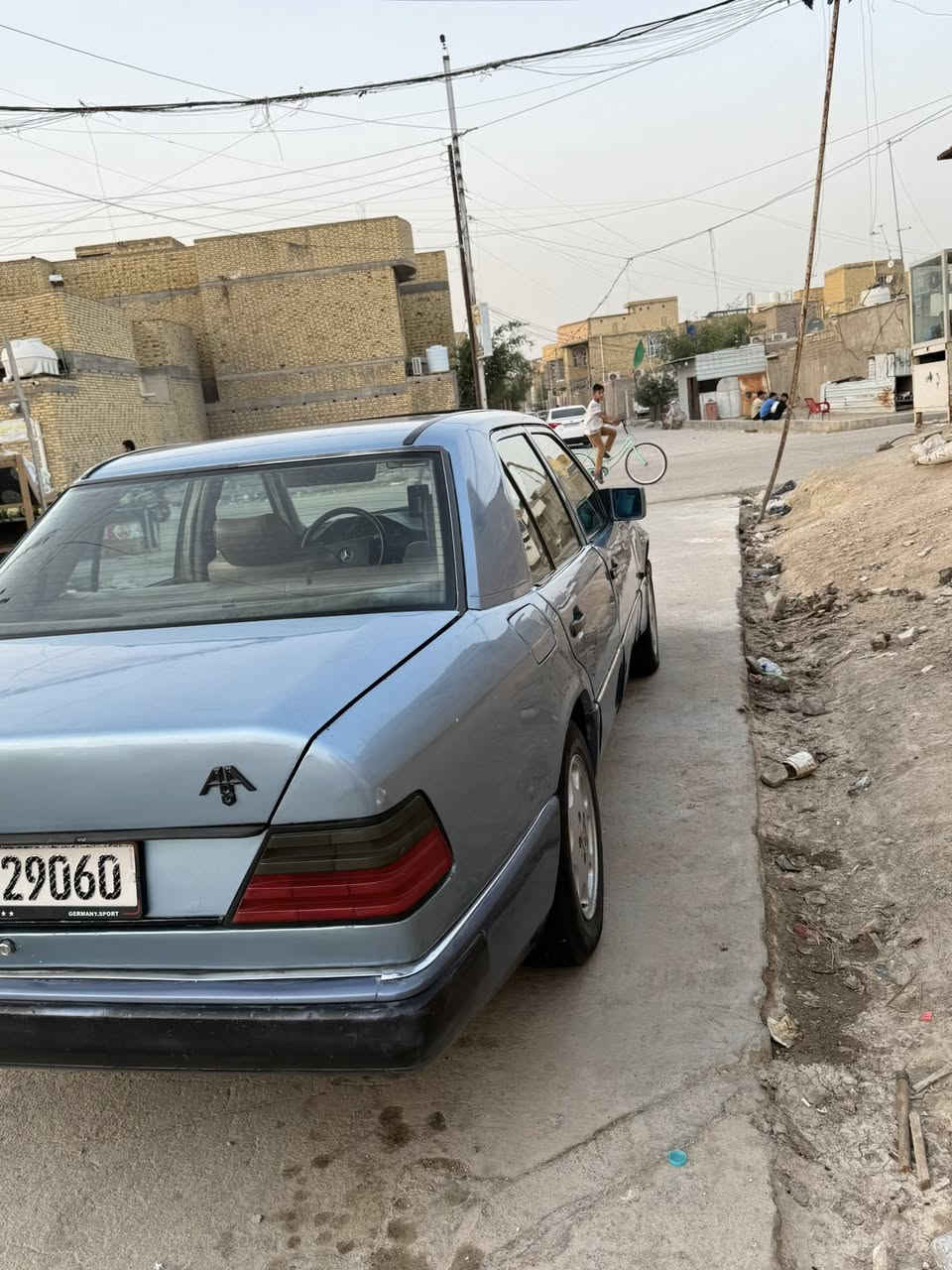 السلام عليكم 
مارسيدس دب موديل 87 
قواعد بلاد 
محور في في تي 
رقم بغداد إنكليزي باسمي 
التبريد نقص غاز فقط 
مكان ناصرية مركز 
الشري يتصل ويدلل 
***********
