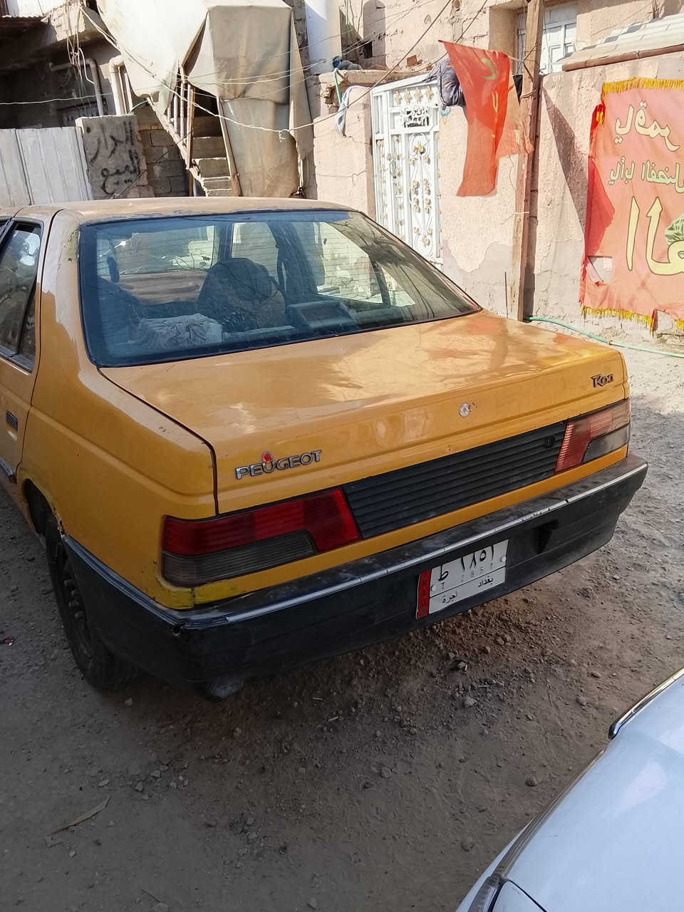 سلام عليكم شباب عندي سياره بيجو للبيع موديل 2009 سياره بسمي سعره 12 بيه مجال
***********

