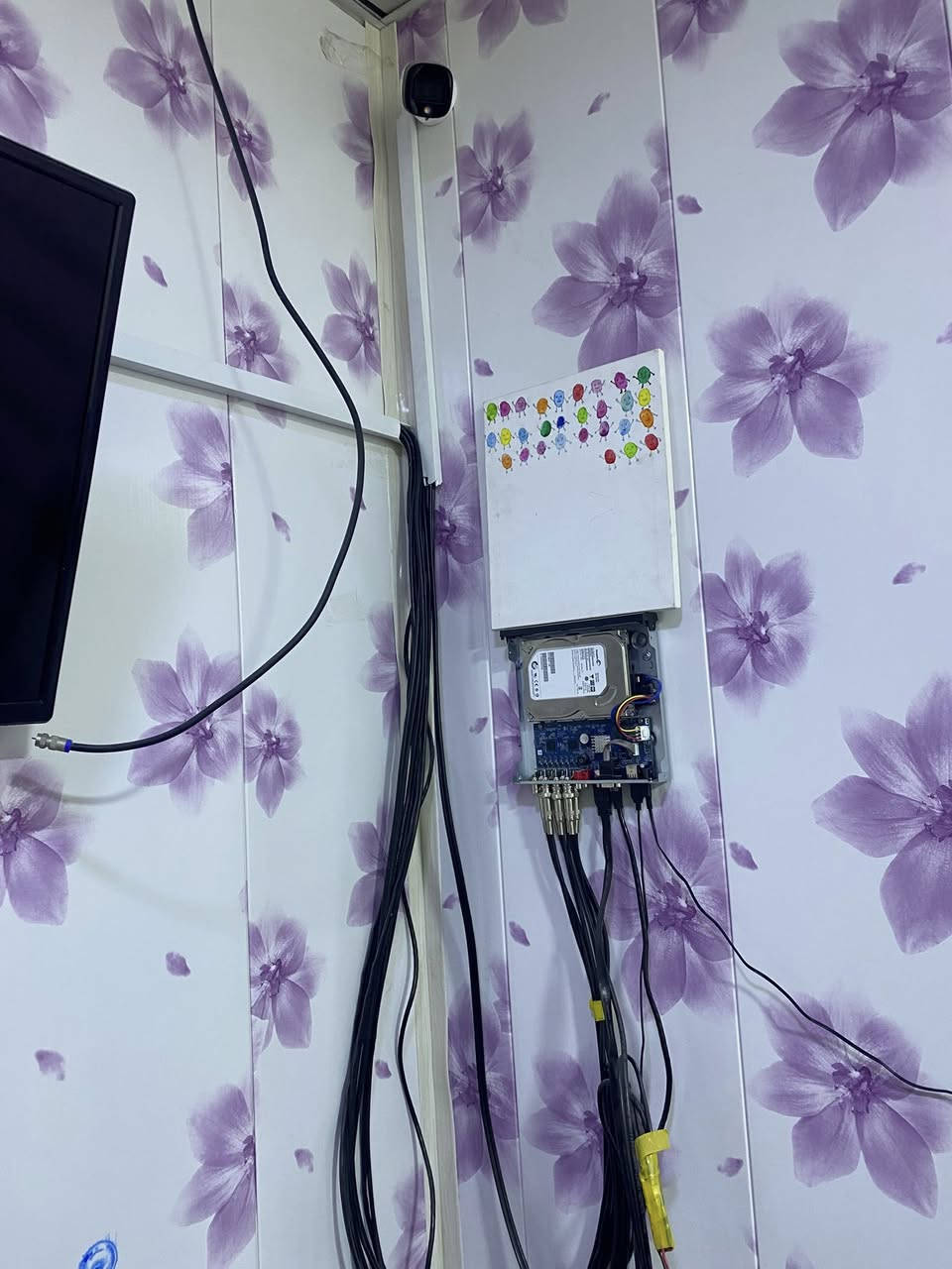 كامرات عدد ( 7 ) صوره وصوت مع الجهاز والوايرات ممدوده  بداخل وخارج البيت


**إذا كنت صاحب هذا الإعلان وتريد حذفه لأي سبب، رجاءا أرسل رسالة إلى الدعم الفني**