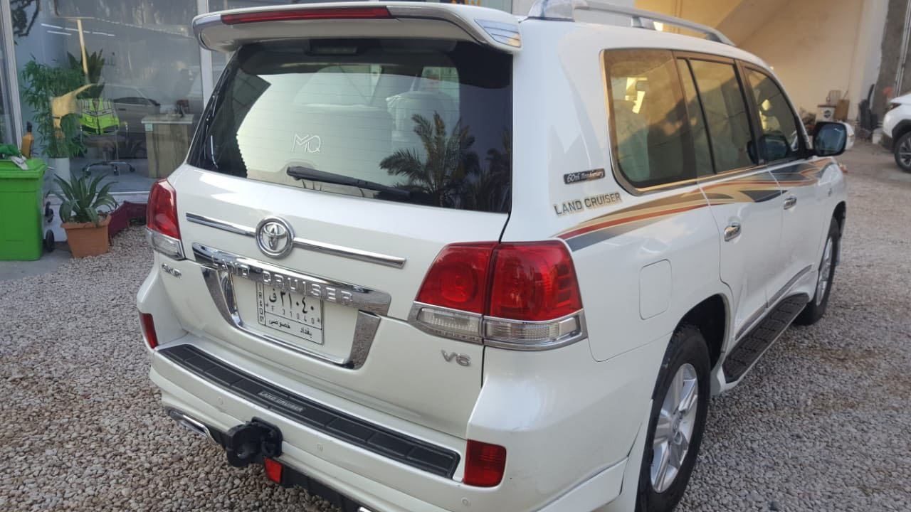 لاندكروز ستينية ٢٠١١ جديدة ماشية ١٨٥ الف كم
مكفولة من الصبغ 
السعر ٣٢ الف وبيها مجال قليل
مكان السيارة حلة 
للاستفسار ***********
