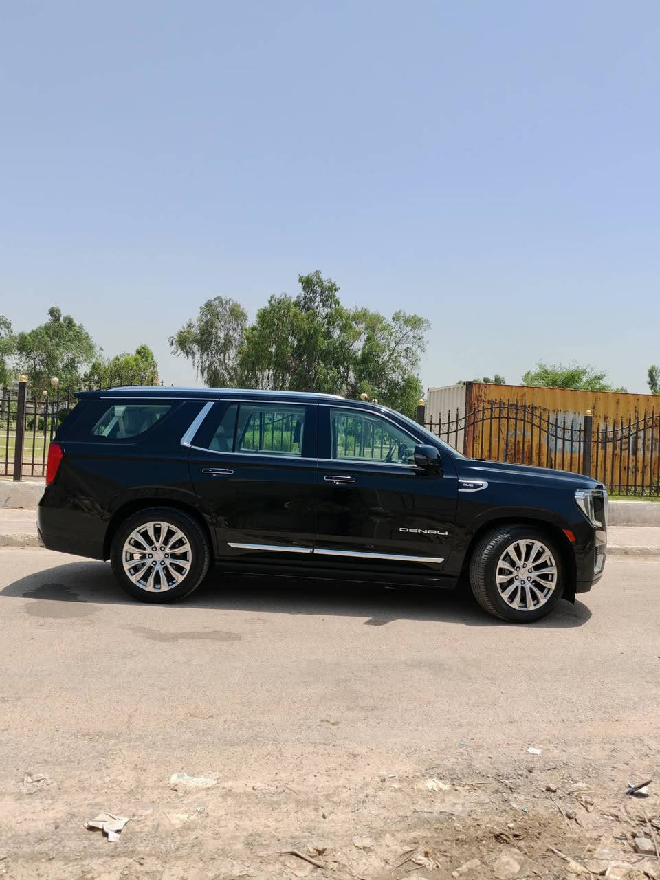 يوكن دينالي VIP للبيع
الوحش الامريكي 

• الموديل : 2022 √
• الوارد : خليجي √
• الممشى : 64 الف كيلو √
• الرقم : بغداد F √
• السنوية : باسمي الشخصي √
• داخل ضمان شركة المنصور √

• السيارة مغلفة حماية وخالية من اي اضرار وشخوط بالصبغ √

المواصفات:
معروفة مواصفات الدينالي
فتحة بنوراما، دواسه كهربائية، تبريد وتدفئة كشنات، حساسات وكاميرات 360°، الخ. √

اضرارها: 
- رصعة خفيفة بالجاملغ الخلفي جهة السايق دون ضرر الصبغ وبوجود الحماية كما موضح بالصورة
- ضربة بالدعامية الخلفية من جهة السايق الضربة بحجم شبر الضربة (فقط بالدعامية) كما موضح بالصور
- المحرك مبدل بالوكالة بمحرك جديد 2025 بضمن الضمان
- السيارة دبل كود
- والباقي كله كفالة عامة √

السعر [ 51 الف ] وبيها مجال 
مكانها بغداد، للتواصل:
*********** 
موجود واتساب ايضا
