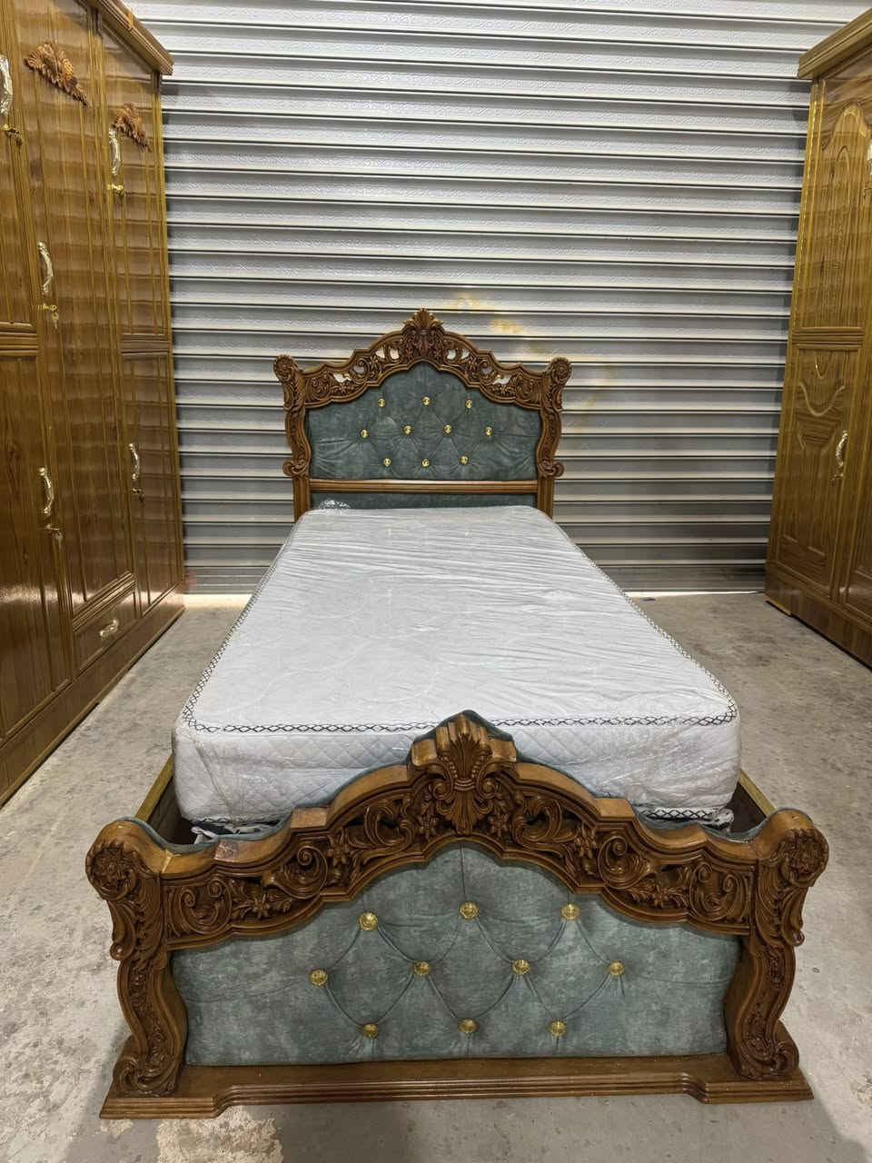 سعر 150 فقط
جرباية نفر تفصال زان مصري 
سرير يحتوي عل مخزن 
***********
