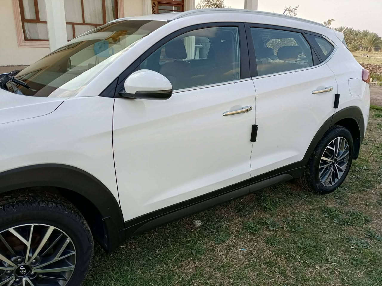 توسان 2020 خليجي رقم بغداد باسمي شخصياً
السياره مكفوله من كلشي من الصبغ والبارد والتبديل ماعدى رصعه بباب الصدر تقريبا اصبعين وشخط صغير
السيارة فول 
خمس عدسات
كشنات كهرباء
شباك لكزز
كشنات جلد لونين
تبريد ثلج❄
حداديه جديده تراي زيرو
كير محرك عالشركه
مكان السياره بابل للاستفسار الاتصال على الرقم ***********
