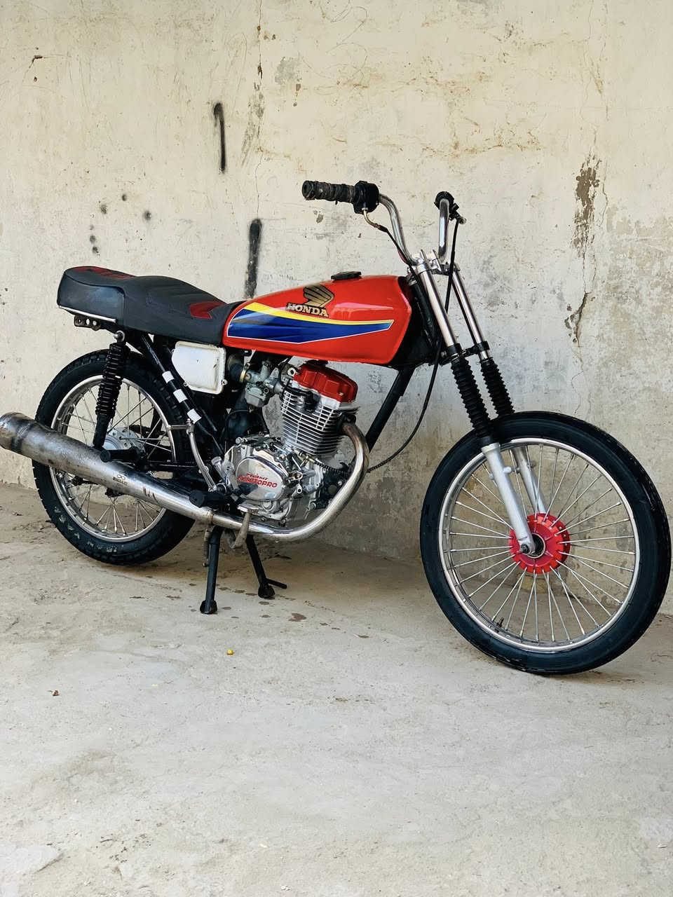 السلام عليكم دراجه للبيع تعمير25مكينه تيربو قراض كله اصلي دراجه كلك مكفوله سعرها 525بيه مجال مكان ناصريه مركز شراي يتصل او وتساب ***********
