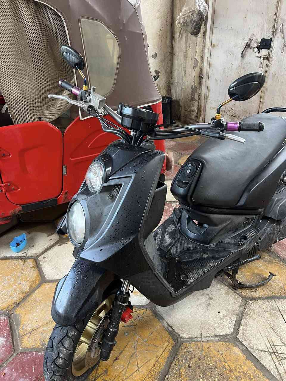 السلام عليكم دراجه سكنس جبلي دراجه رمبه لونها البلادي وردي بس انا مخلف الكفرات اسود طافي دراجه كلها بلاد صارلها 10 تيام من طالعه من الرمبه وصلها مال الشراء موجود مكانب بصره جمهوريه *********** 
ورايدها ب مليون و٣٥٠
