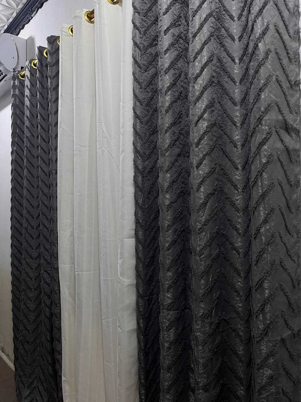 برده بوهيمي 3 قطع مع تول. تتكون من نقشتين ثقيله جداً الصراف 

ارتفاع 3.10 عرض 4.5 حقيقي 
السعر 25.000دينار عراقي

 ملاحظه. تول بوهيمي
يوجد خدمة توصيل 5 لكل المحافظات

 للحجز والاستفسار وتساب ***********
راسلوني خاص  🦋🤎🌈
