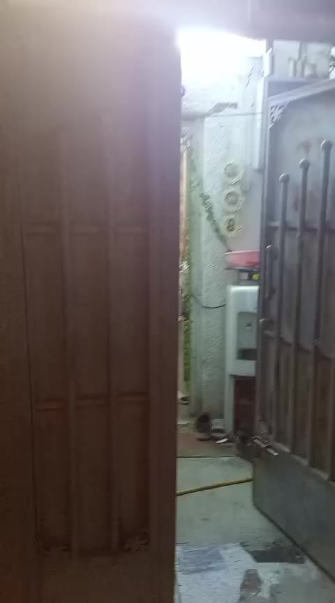 السلام عليكم من رخصة مدير الكروب بيت للبيع المساحه 70متر استقبال غرفة نوم صالة  مكان البيت القاهرة قرب الجوازات البيت كلة سندويش السعر خاص الاتصال على الرقم *********** البيت حالين مؤجر
