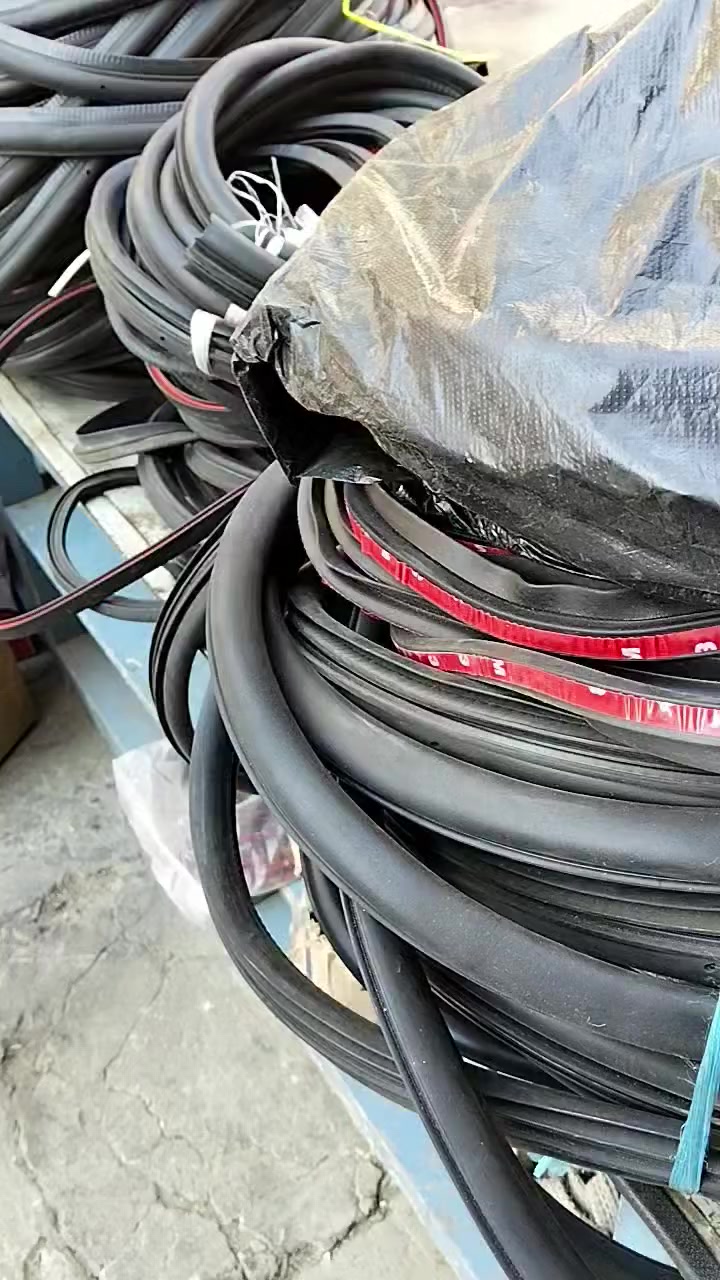 تعبت من صوت الهوى وصوت الأبواب وهي تنركع؟ الحل يمي!
تبديل لاستيك أبواب السيارة بأنواع أصلية وممتازة تعزل لك:
✅ الصوت والضجيج.
✅ التراب والعجاج.
✅ مي المطر.
​مكاننا بـ (بغداد.. سوق السنك ) وأهلاً وسهلاً بالكل.
جوال: (***********) واتساب..
