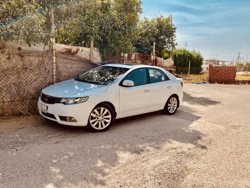 السلام عليكم 
كيا سـيراتو للبيع موديل 2013 سياره نضيفه خير من الله ضررهاا موجود سونار بلمنشور السياره تشغيل بصمه أشاير بلمري حساسات خلفيه شفتات ستيرن الرقم الجديد وبأسمي تحويل مباشر رايدهاا ب110 وبيهاا مجال أكيد  مكاني بغداد *********** متواجد واتساب أيضاً
