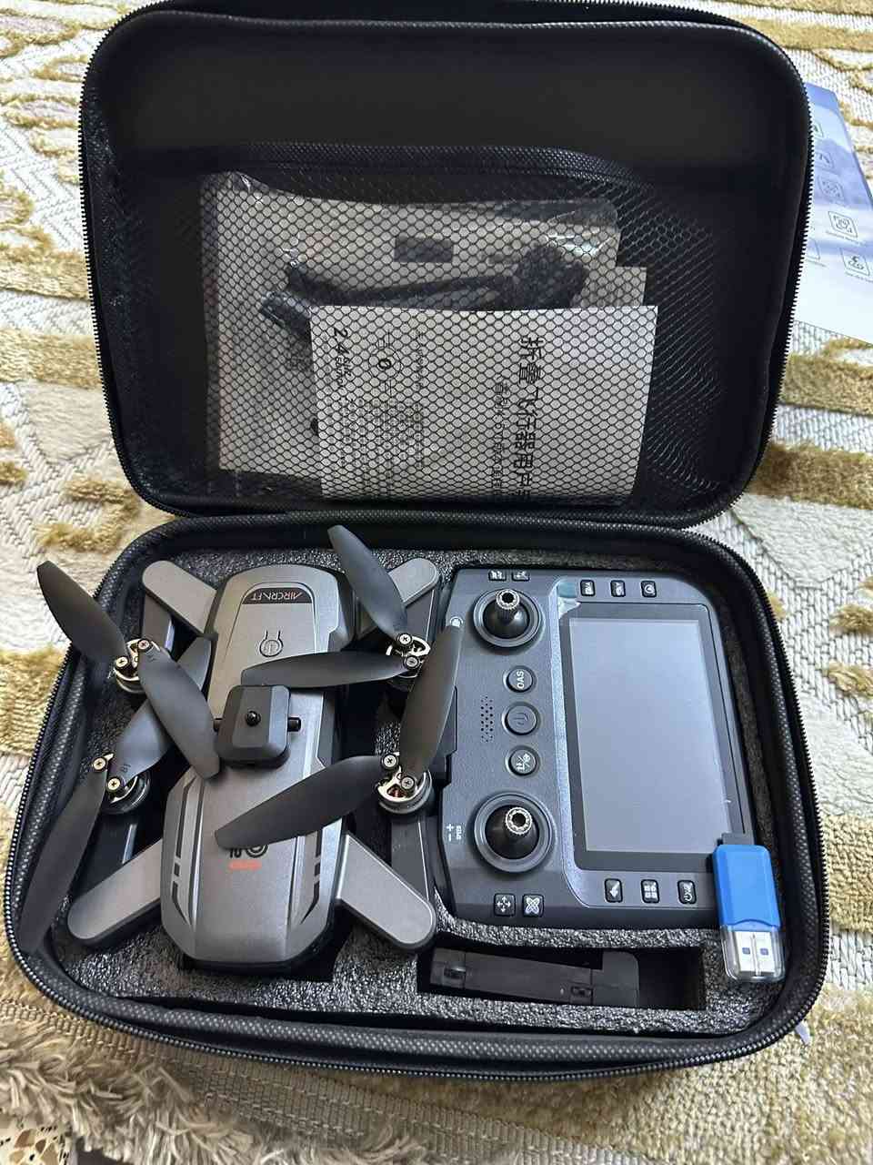 سلام عليكم من رخصة مدير الكروب المحترم طائرة درون بجودة عالية جداً مع ملحقاتها فلاش + رام + شاشة ومراوح اضافية وتعمل بنظام الهاتف والشاشة مكاني كراده رقمي ***********(السعر 75)
