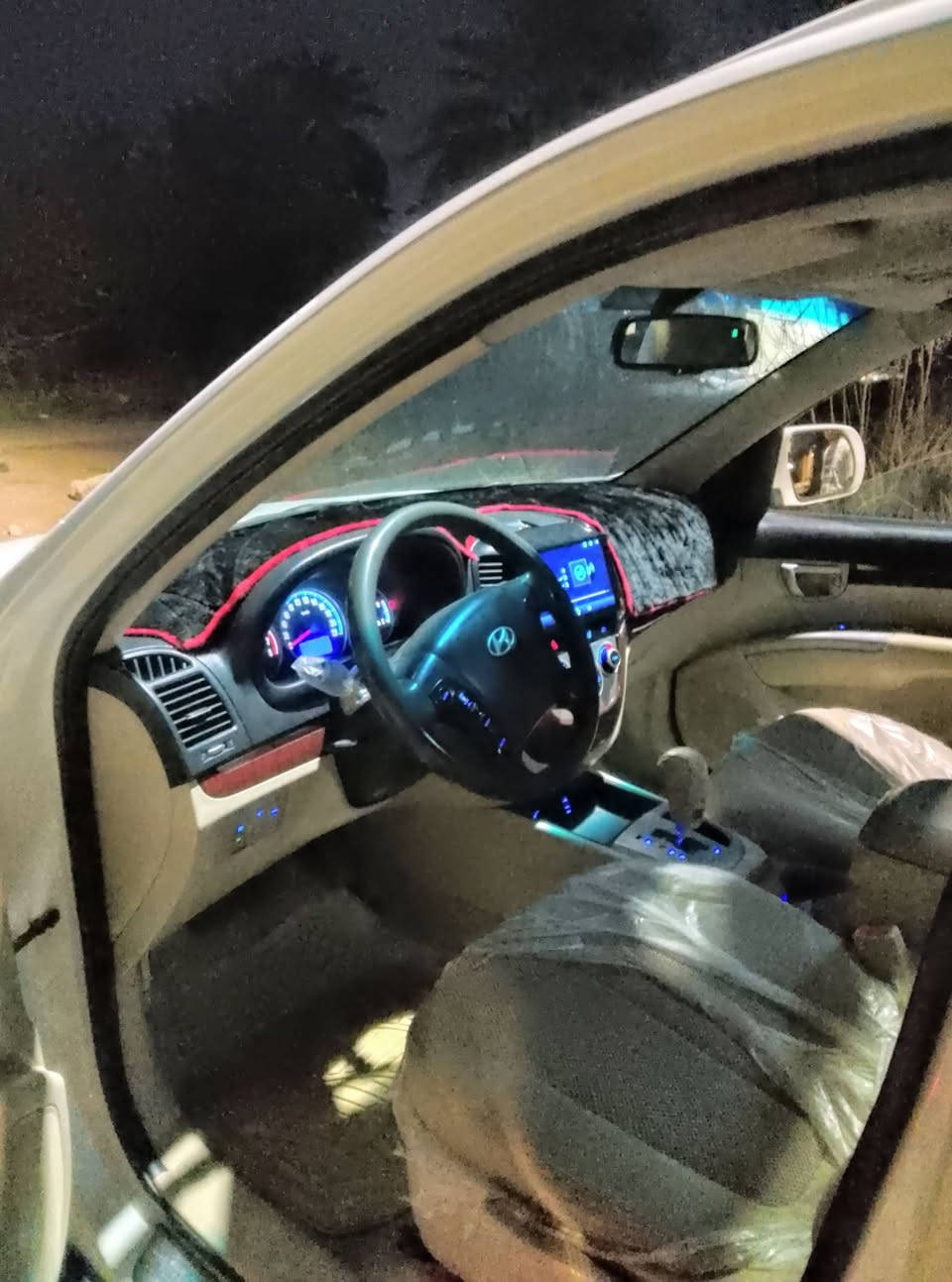 السلام عليكم ورحمه الله وبركاته
من رخصه الادمن
سنتافيا 2009
السياره خليجيه فووول مواصفات عده البصمه 
سلايد روف ثلاث قطع تبريد شاشه كامره
سبعه راكب اشاير بالمري مكينه v6 2700
مكينه وگير شرط دواخل السياره بالجيس 
السياره كفاله عامه عده صبغ شوي بالبنيد كما موضح 
مكان السياره ديالى
والسعر 138 وبي مجال للطيبين
للأستفسار
*********** واتساب
***********سيم كارت
